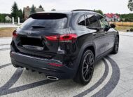 Mercedes-Benz GLA 200 D AMG Line | panoramique | full black | lumière ambiante