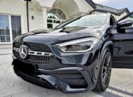 Mercedes-Benz GLA 200 D AMG Line | panoramique | full black | lumière ambiante
