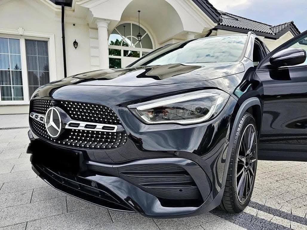 Mercedes-Benz GLA 200 D AMG Line | panoramique | full black | lumière ambiante