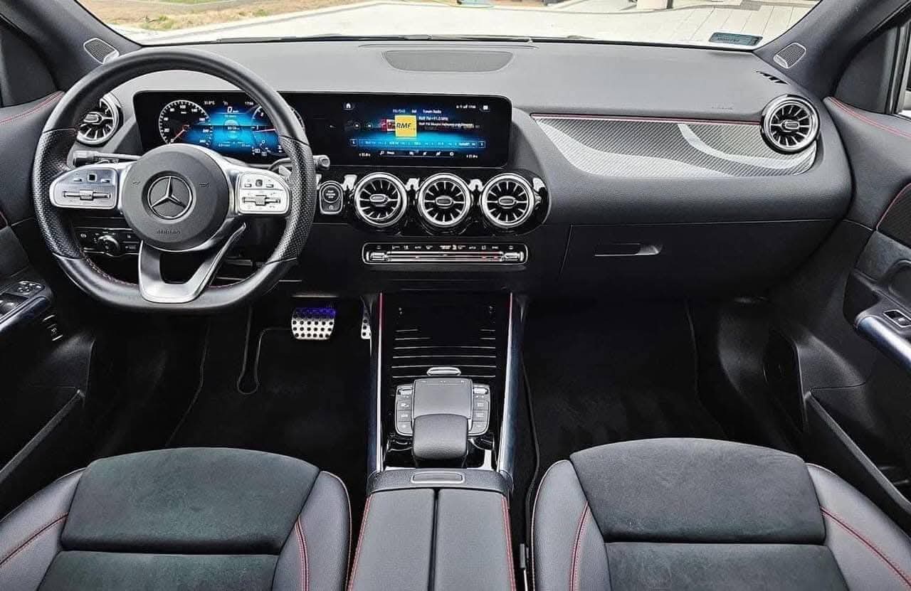 Mercedes-Benz GLA 200 D AMG Line | panoramique | full black | lumière ambiante