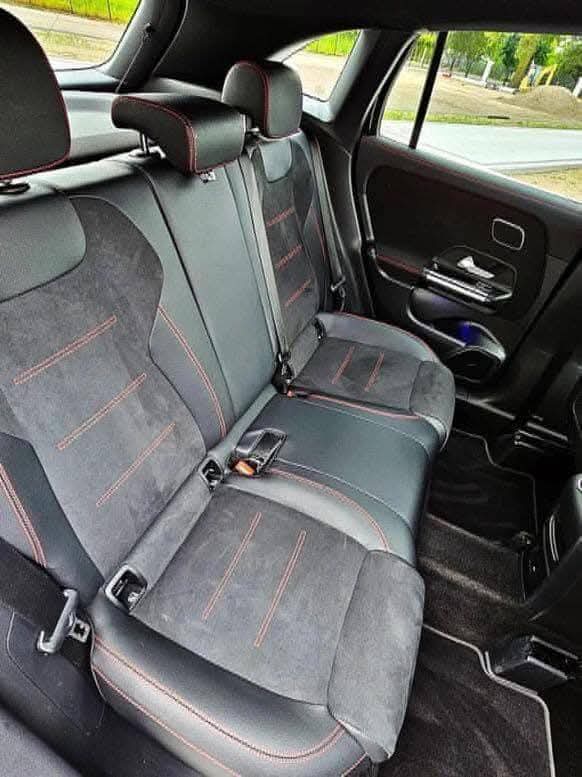 Mercedes-Benz GLA 200 D AMG Line | panoramique | full black | lumière ambiante