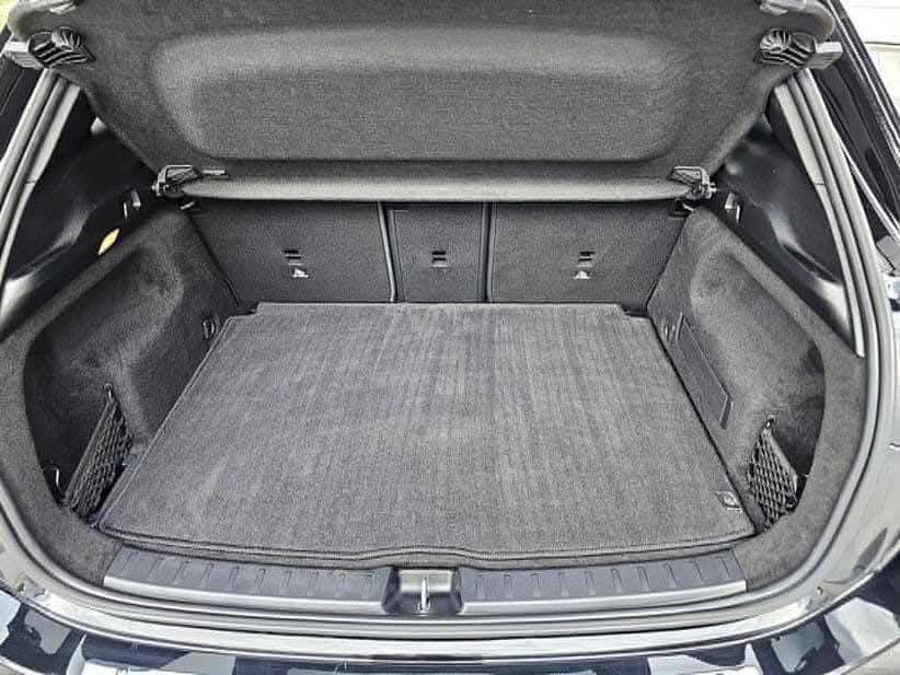 Mercedes-Benz GLA 200 D AMG Line | panoramique | full black | lumière ambiante