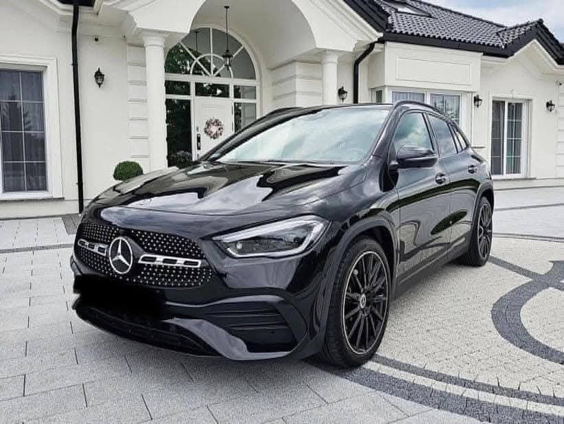 Mercedes-Benz GLA 200 D AMG Line | panoramique | full black | lumière ambiante