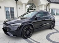 Mercedes-Benz GLA 200 D AMG Line | panoramique | full black | lumière ambiante