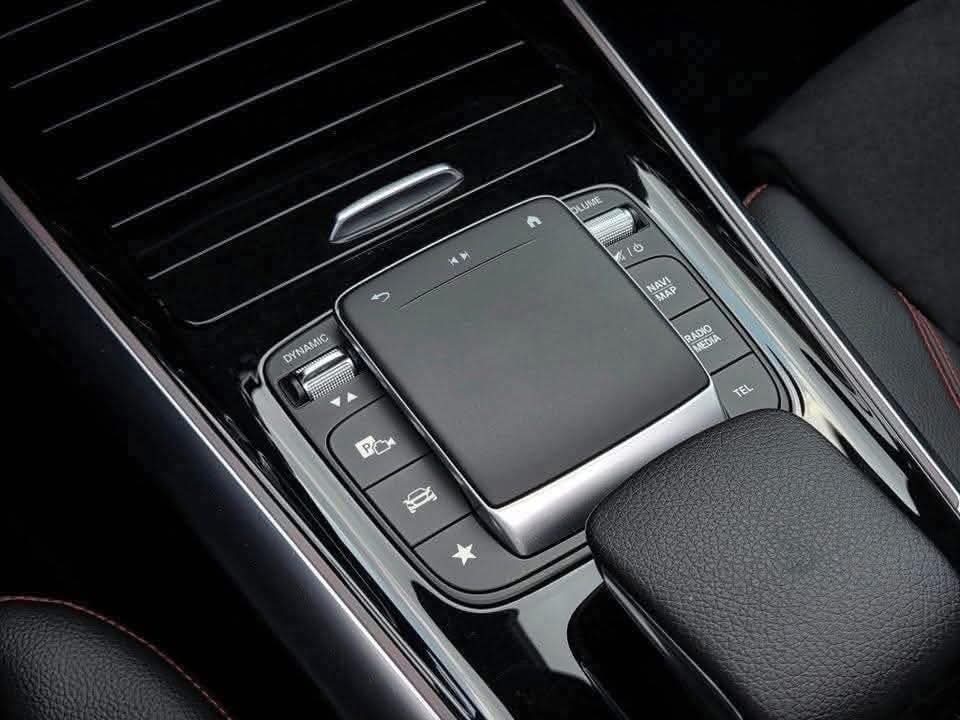 MERCEDES-BENZ GLA 250e e-HYBRIDE