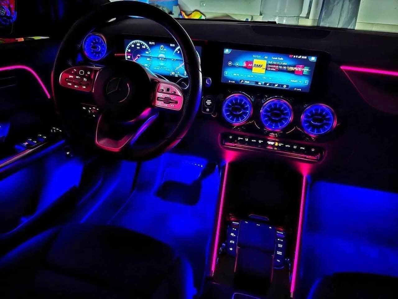 Mercedes-Benz GLA 200 D AMG Line | panoramique | full black | lumière ambiante