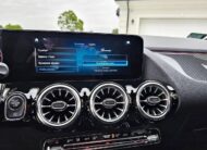 Mercedes-Benz GLA 200 D AMG Line | panoramique | full black | lumière ambiante