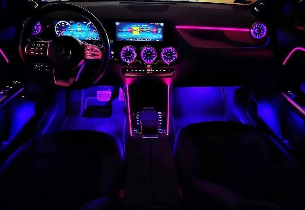 Mercedes-Benz GLA 200 D AMG Line | panoramique | full black | lumière ambiante