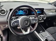Mercedes-Benz GLA 200 D AMG Line | panoramique | full black | lumière ambiante