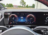 Mercedes-Benz GLA 200 D AMG Line | panoramique | full black | lumière ambiante